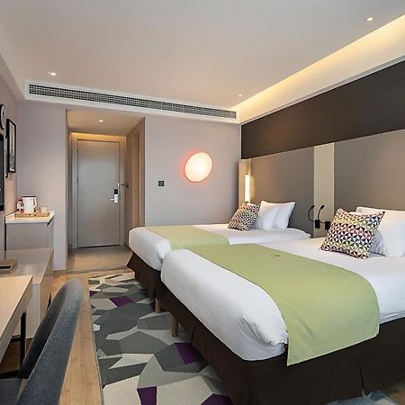 Campanile Hotel Wuhan Zhongnan Road Metro Station Екстер'єр фото
