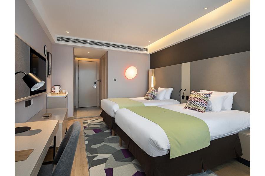 Campanile Hotel Wuhan Zhongnan Road Metro Station Екстер'єр фото