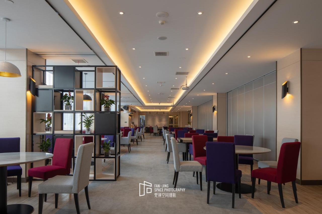 Campanile Hotel Wuhan Zhongnan Road Metro Station Екстер'єр фото
